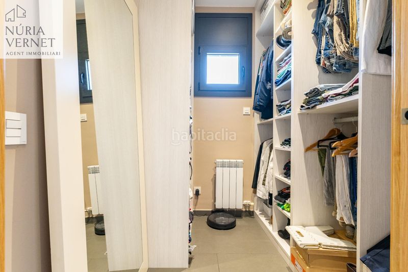 Foto d42e36b1-cc4c-4b92-8aa6-4b9020818a9c. Casa aparellada amb calefacció aparcament piscina a Reus