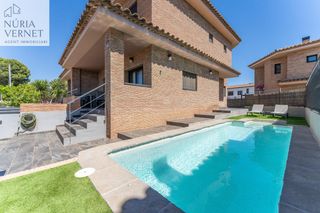 Casa aparellada a Llevant