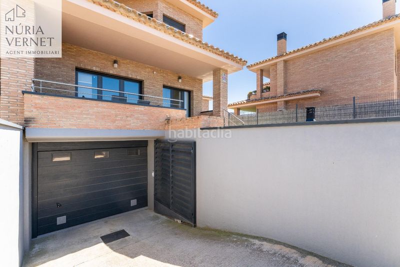 Foto edd05a56-c0df-4979-b85d-1abe9c549432. Casa aparellada amb calefacció aparcament piscina a Reus