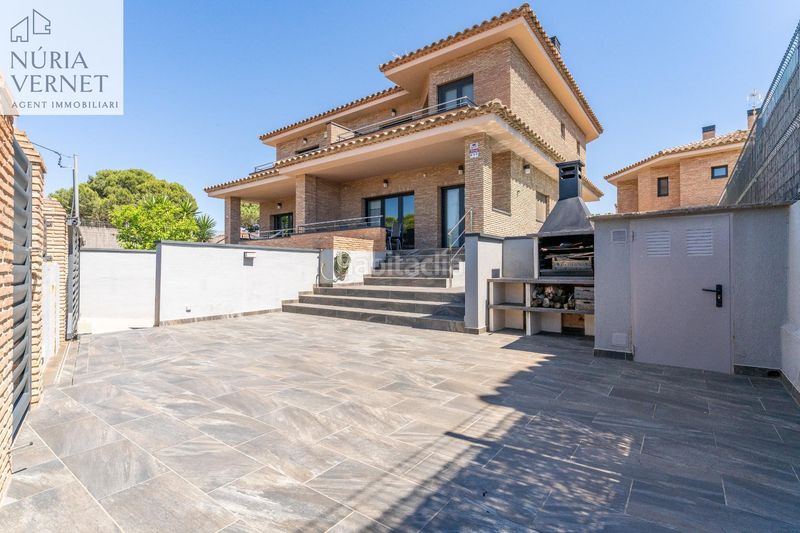 Foto f674710d-fe7d-4b89-9849-b623f4d80a6d. Casa aparellada amb calefacció aparcament piscina a Reus