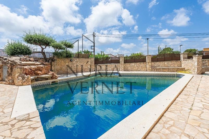 Foto 59f9c6ee-c3a7-4bb4-a09a-5f8532584374. Xalet amb calefacció aparcament piscina a Botarell