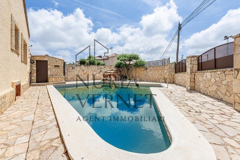 Foto b8baef9d-4e23-4fd4-956b-c83143db30f0. Xalet amb calefacció aparcament piscina a Botarell