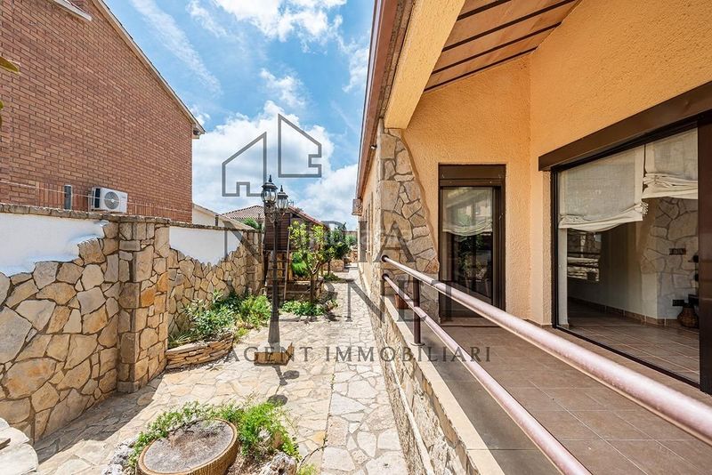 Foto c33b9572-536b-4645-a9f1-dd4c40b4b65b. Xalet amb calefacció aparcament piscina a Botarell