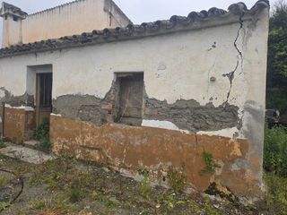 Masia a Calle benamocarra 5. Zh&a condultores inmobiliaria