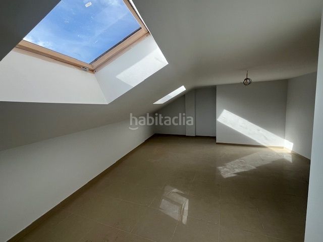 Foto 7a33a623-5ff7-4df3-a366-94cb9d794a8d. Edificio in Cañada