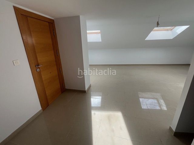 Foto b94815c0-425d-4975-9068-bf9e11bcaa6e. Edificio in Cañada