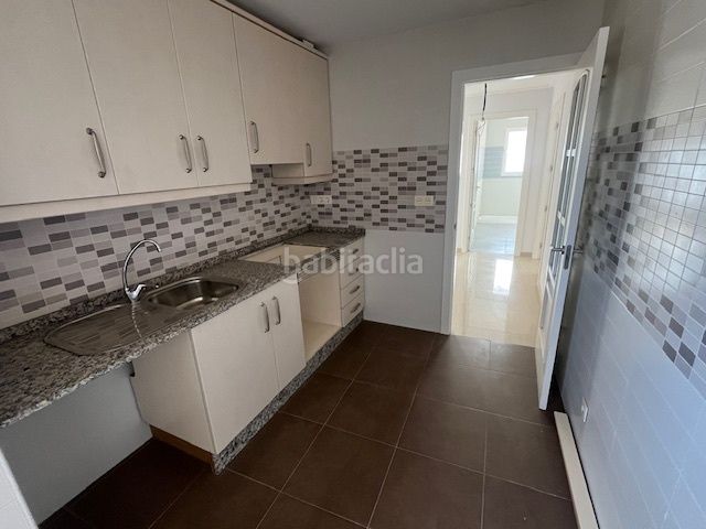 Foto c7857df1-d045-4834-ab07-4b556757c619. Edificio in Cañada