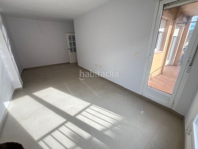 Foto c827b8d9-dddd-47b3-8e8b-c0879545aef4. Edificio in Cañada