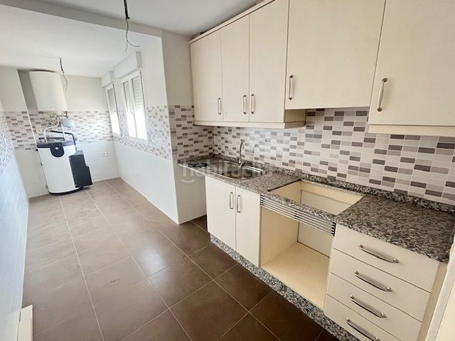 Foto f1f866e3-ff2f-4010-a12c-2d89d57810d4. Edificio in Cañada