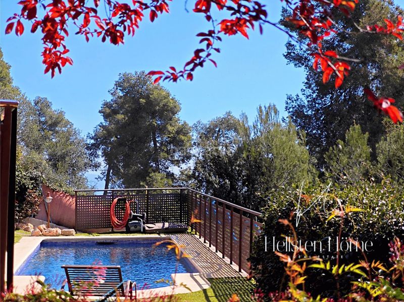 Foto 1ff73863-9ee0-4166-b0ef-8013b57f94aa. Xalet amb piscina a Corbera de Llobregat