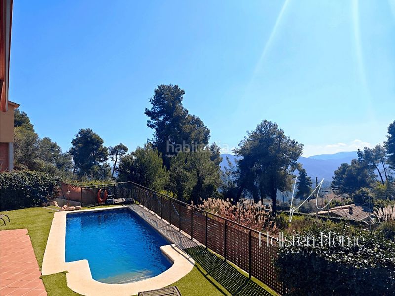 Foto 60ee49d4-f0de-4e70-a60b-76584c59c7a6. Xalet amb piscina a Corbera de Llobregat