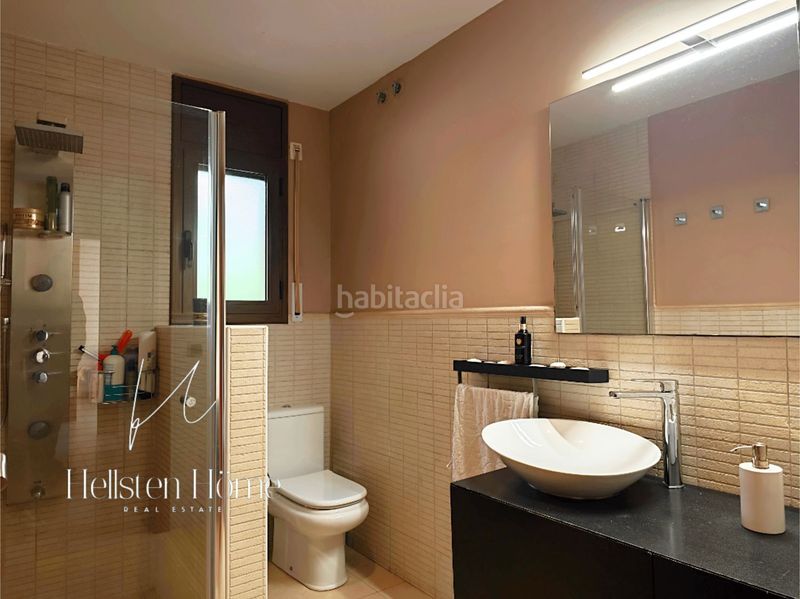 Foto bc44738d-7620-4ec0-ac07-d3debda438c2. Xalet amb piscina a Corbera de Llobregat