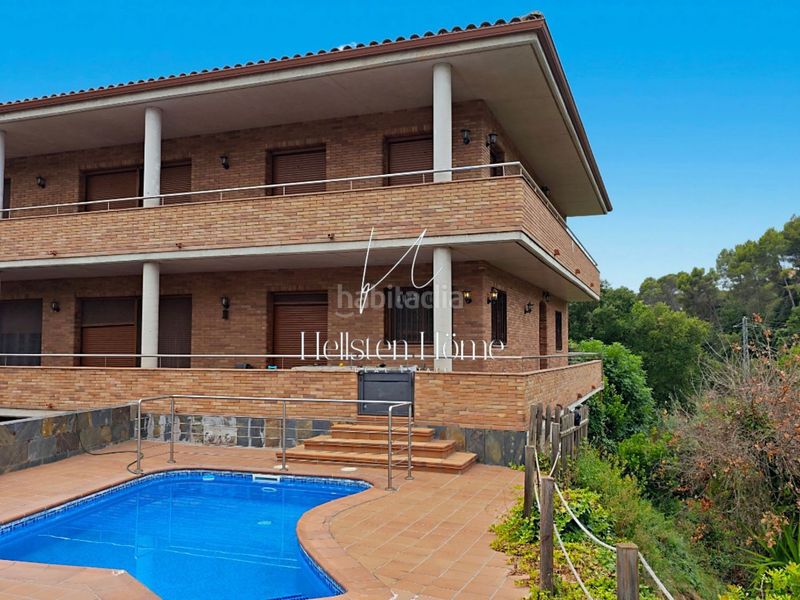 Foto 1258d224-469d-46a9-84e2-013e20a1865b. Xalet amb piscina a Corbera de Llobregat
