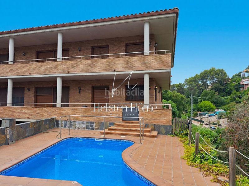 Foto 12e0feac-ebe7-416e-a2f2-50c7d8168768. Xalet amb piscina a Corbera de Llobregat