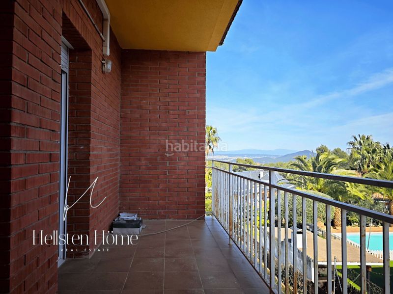 Foto 0c6252b0-69d2-4684-88b6-e1a3f9b8349f. Xalet amb piscina a Pallejà