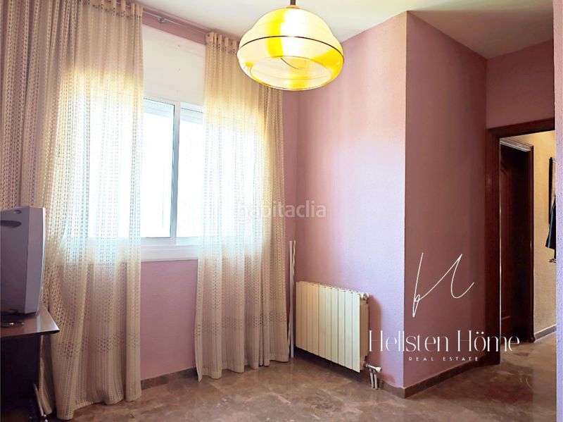Foto 50177f65-9a31-48e9-89e6-fb35f35669ca. Xalet amb piscina a Pallejà