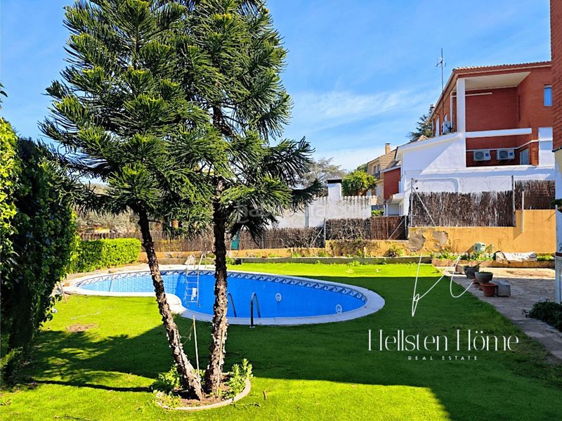 Foto 7ab56e1b-ad5b-4980-9212-06a076601d38. Xalet amb piscina a Pallejà