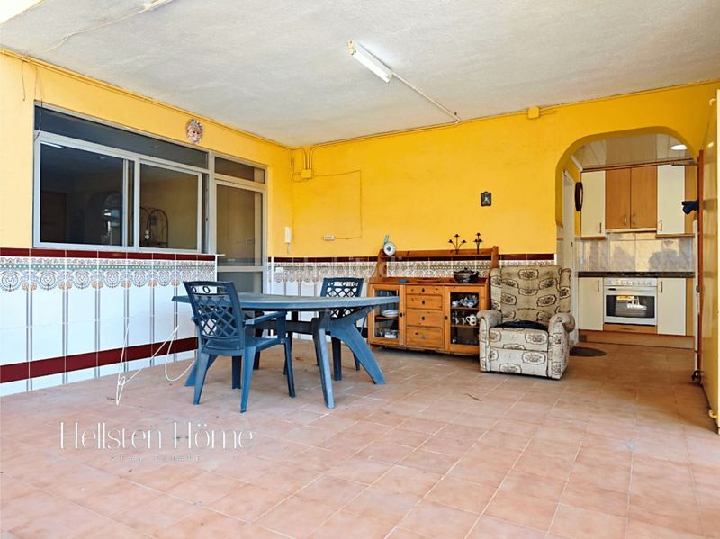 Foto bd296bd7-cef0-4c08-b914-b0a4ae657333. Xalet amb piscina a Pallejà
