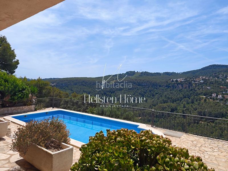 Foto 0e9d41f9-49b7-442c-ab63-3aca34666475. Xalet amb piscina a Corbera de Llobregat