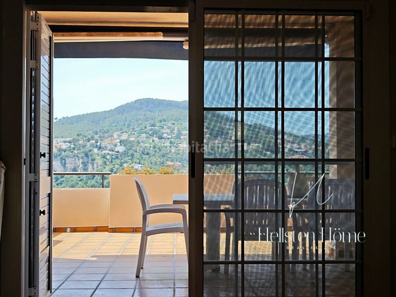 Foto 693fe2ab-e382-4640-970b-4d0e8e25f397. Xalet amb piscina a Corbera de Llobregat