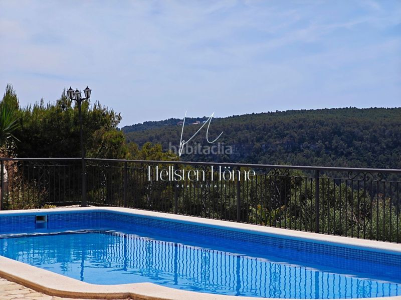 Foto c6eedd40-f66f-4b13-9b8c-a4a4fc39a64f. Xalet amb piscina a Corbera de Llobregat