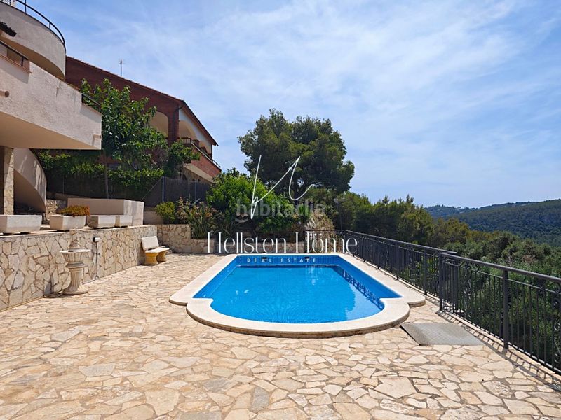 Foto ceff2935-a81f-405d-ac4b-45545ce47a1a. Xalet amb piscina a Corbera de Llobregat