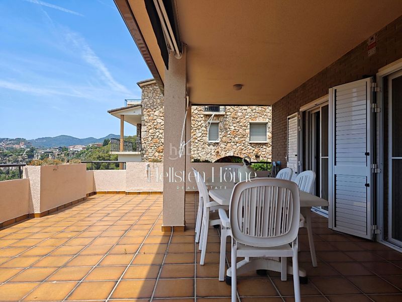 Foto decbe009-5752-4351-923b-c9f9d2bbae72. Xalet amb piscina a Corbera de Llobregat