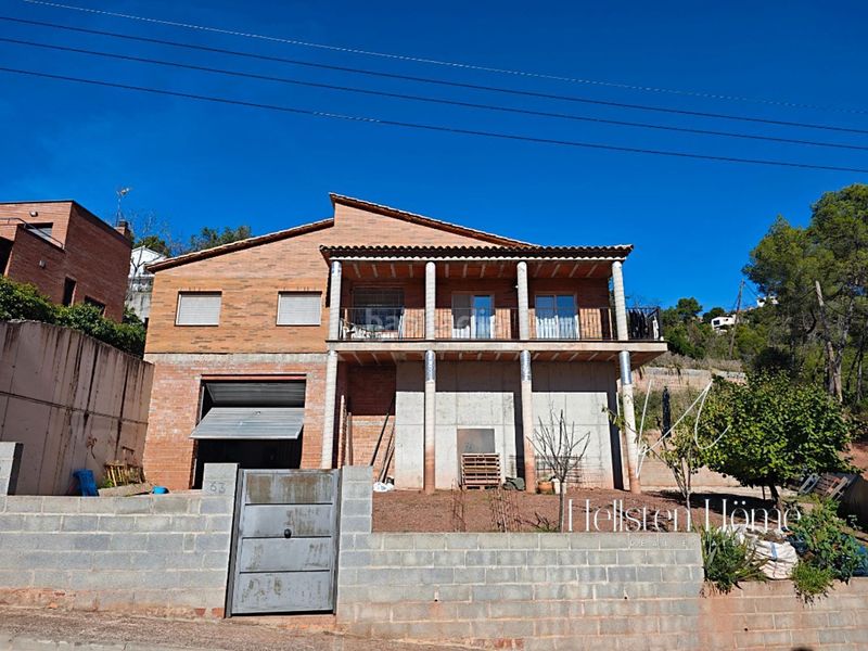 Foto 3858a2b2-2f57-4807-b16a-8a4584f5a45b. Chalet en Corbera de Llobregat