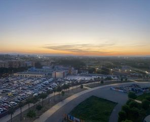 Appartamento in La Constitución-Canaleta. Pisoduplex  en residencial con garaje, piscina y jardín