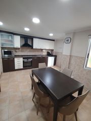 Appartamento in Cardenal Benlloch. Excelente vivienda reformada con terraza y garaje