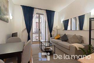 Rent Flat in Calle tesoro 31. Piso totalmente reformado, amueblado y con balcón privado.