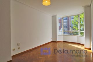 Affitto Appartamento in Calle de las peñuelas 17. Acogedor y luminoso apartamento exterior con garaje en la finca!
