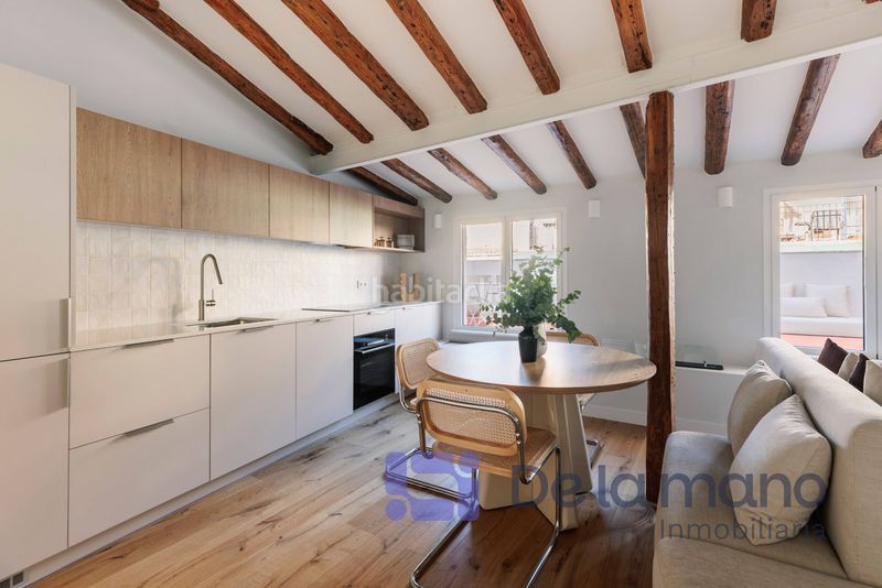 Foto 0fedd138-553d-4130-a8b9-92ead454bc43. Àtic a plaza angel 3 a Cortes-Huertas Madrid