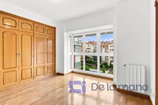 Lloguer Pis a Avenida talgo 89. Vivienda familiar en perfecto estado con 2 plazas de garaje, pis