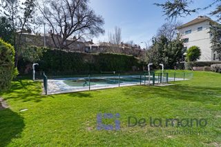 Rent Ground floor in Avenida pio xii 71. Luminosa planta baja en chamartín con vistas al jardín