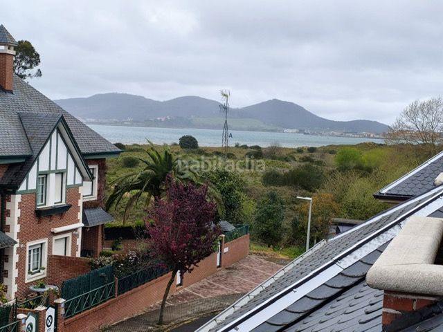 Foto d6583963-2052-4a83-8bd6-184d589f96cc. Casa amb calefacció aparcament a El Puntal Laredo