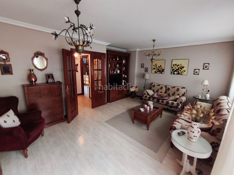 Foto dbe1d65e-ca4c-46e1-9ea4-3fee27f80cfa. Casa amb calefacció aparcament a El Puntal Laredo