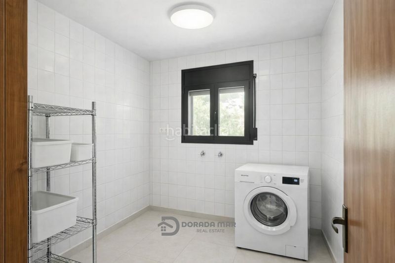 Foto 098abe57-7940-44d6-a923-c52346d8c9bf. Casa amb piscina a Olivella