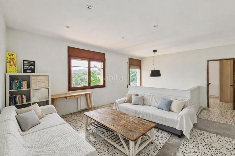 Foto a72ccef2-5967-43f5-bcba-1eb4ea254810. Casa amb piscina a Olivella