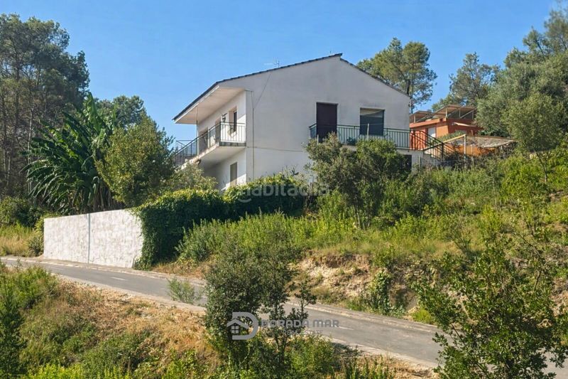 Foto d625bc52-d71f-43c4-b50c-630747028df7. Casa amb piscina a Olivella