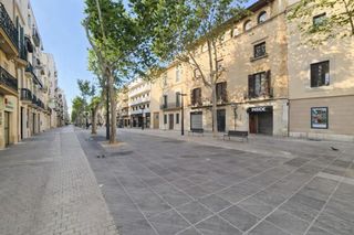 Edificio  Principal. Residencia histórica exclusiva de 610 m en la rambla principal