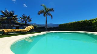 Chalet en Camino durazno 93. Chalet con piscine e incredibles vistas