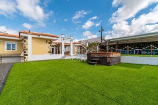 Masia a Calle acacia 18. Impresionante casa en las rosas