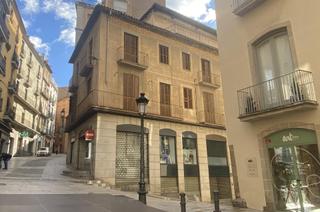 difice  Calle sant miquel. Edificio  seorial en la plana de lom