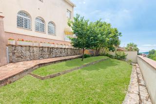 Maison  Carrer capellades. Magnífica casa con gran  jardín y vistas a toda barcelona