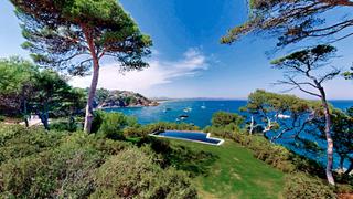 Xalet a Sa Riera-Sa Fontansa. Villa de lujo en primera línea con piscina infinity y acceso dir
