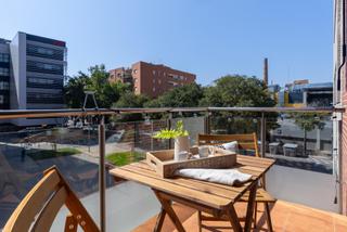 Piso  Calle antic de valencia. Vivienda luminosa con terraza y parking junto a la rambla del po