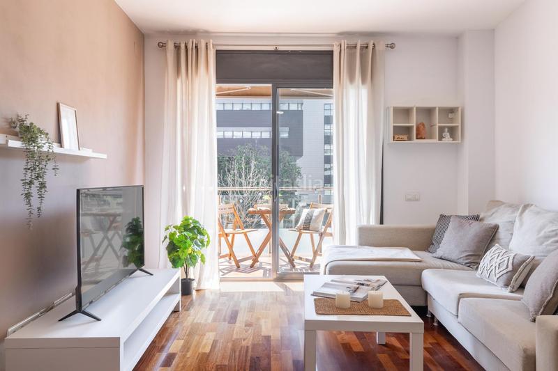 Foto 85d34420-5068-4fc6-a417-5715c14f52b0. Piso vivienda luminosa con terraza y parking junto a la rambla del Poblenou en Barcelona