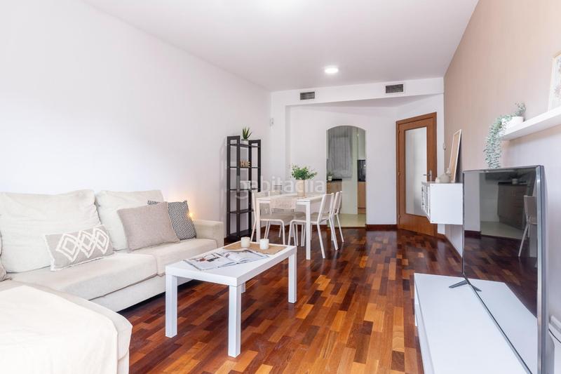 Foto 901d85cc-bab3-4b6d-854f-3cbcf4384148. Piso vivienda luminosa con terraza y parking junto a la rambla del Poblenou en Barcelona