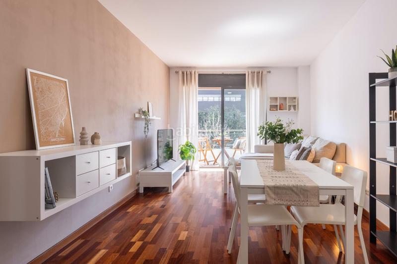 Foto 956150e7-80d5-44ac-83a9-0a6331bfca7b. Piso vivienda luminosa con terraza y parking junto a la rambla del Poblenou en Barcelona